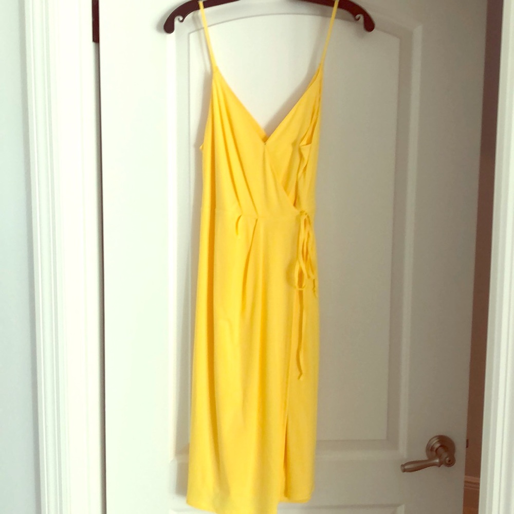 Beautiful BCBG wrap dress in yellow/ lemonade